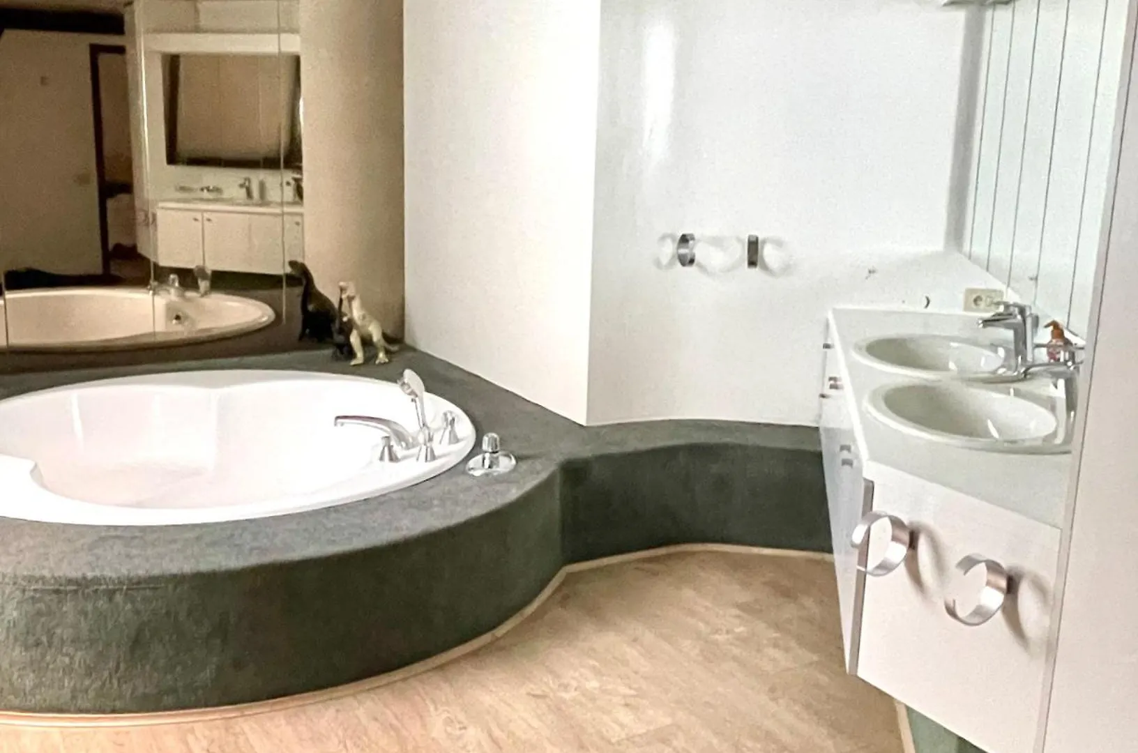 The Land Of Tomorrow In The City Of Antwerp Villa